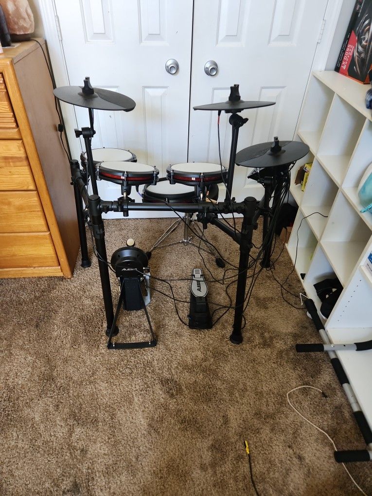 Alesis Nitro Max Electronic Drum Set, 8-Piece