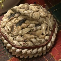 Vintage Small seashell trinket box