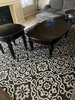 Gently used large blk and cream rug/ 3 end and coffe tables / 2 lamps
