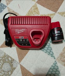 Milwaukee
M12 12-Volt Lithium-Ion 2.0 Ah Compact Battery Pack with m12 charger