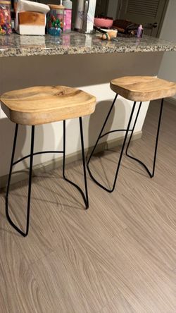 Set of barstools