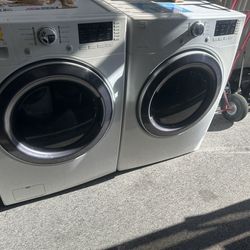 WHITE KENMORE WASHER DRYER SET FRONTAL