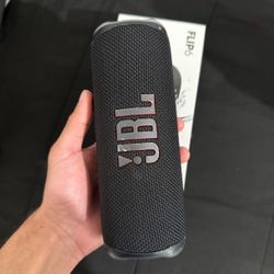 Jbl Flip 6 Portable Speaker (read description)
