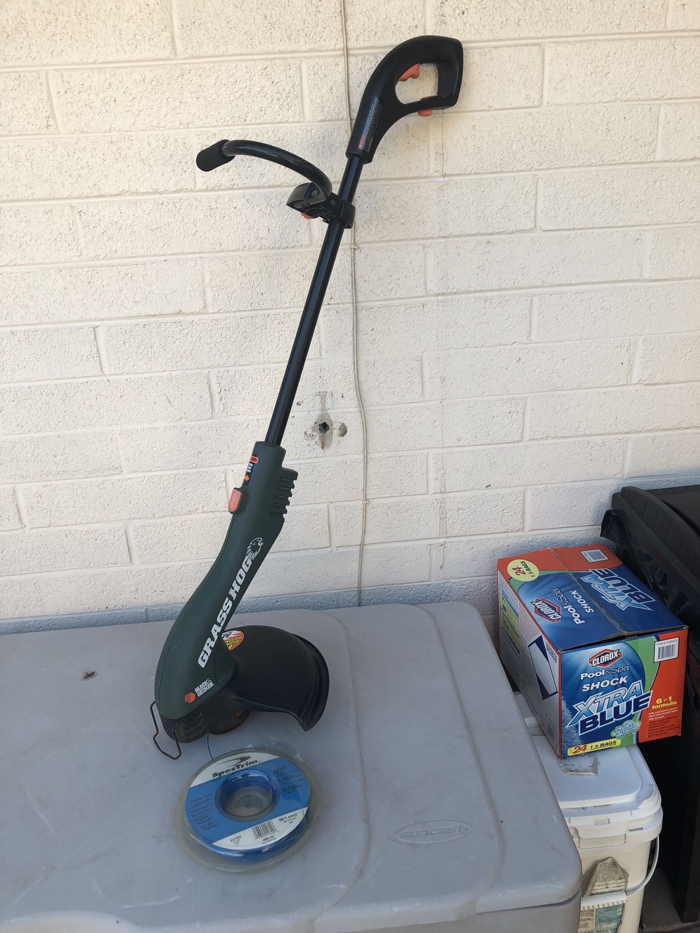 Black& Decker Grass Hog Weed Eater w/ Twine for Sale in Glendale, AZ