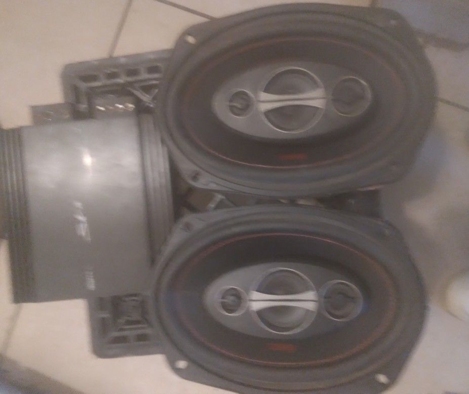 Two 6x9 Speakers and One Amplifier