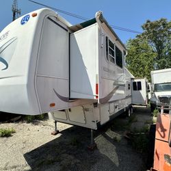 2002 Alumascape holiday rambler