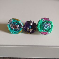 3 Hasbro Beyblades