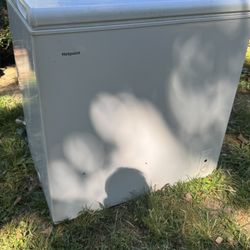 Hotpoint 7.1 cu ft Chest Freezer