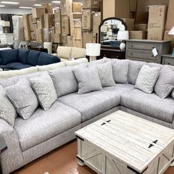 New Sectional 🔥🔥 IN STOCK NOW