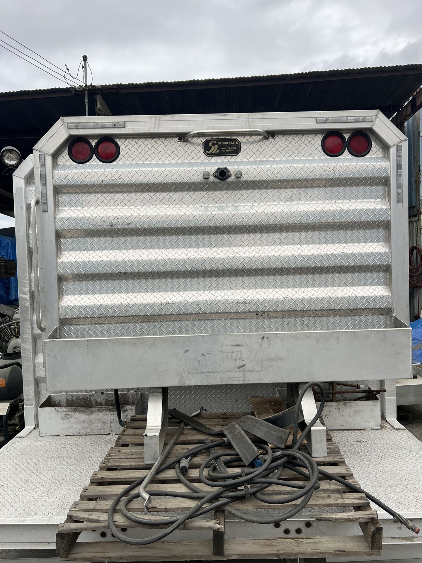 ALUMINUM HEADACHE RACK - BIG RIG for Sale in Montclair, CA - OfferUp