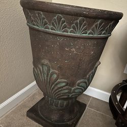 Large pot for natural or mint plants