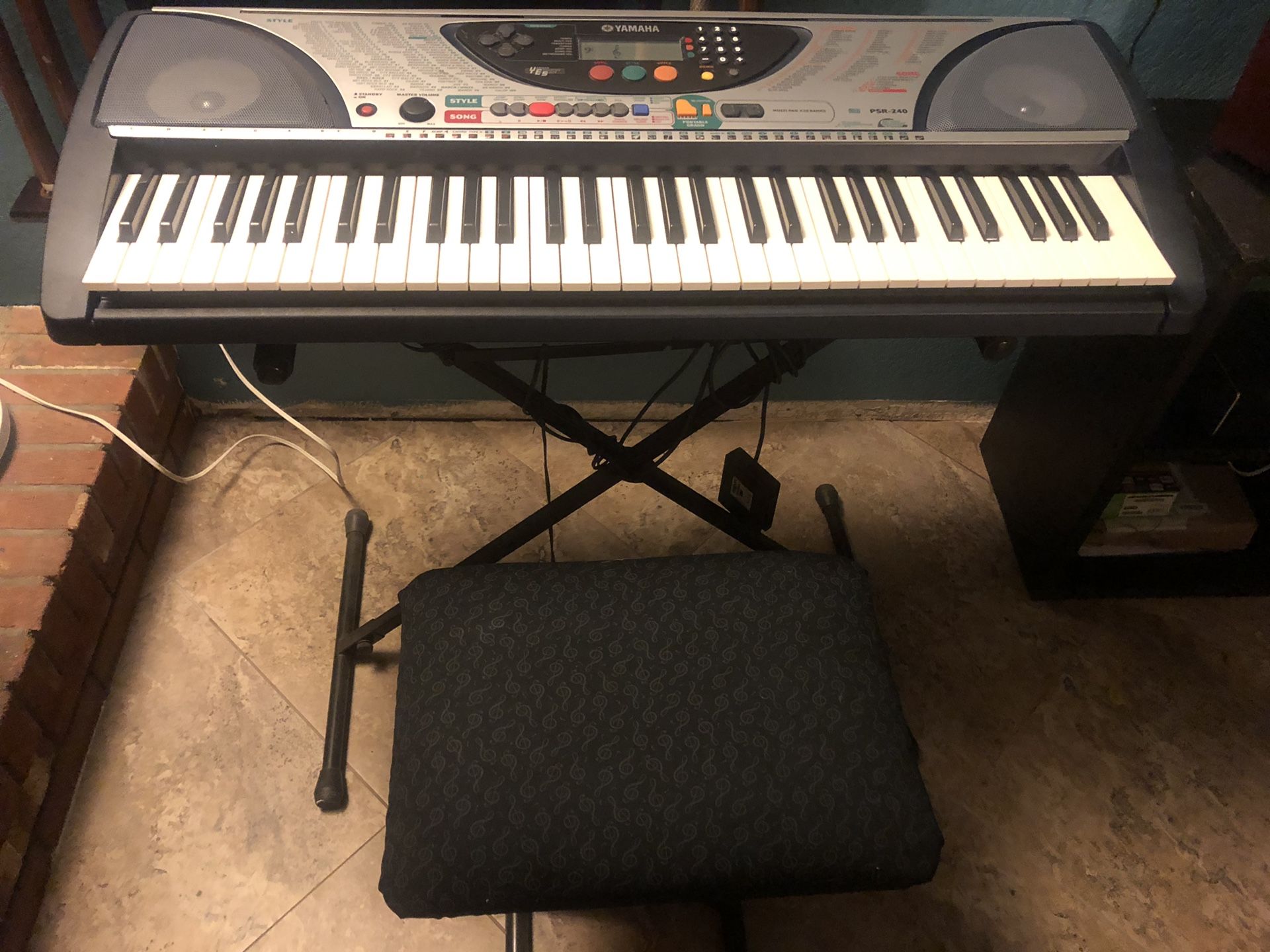 Yamaha keyboard / piano