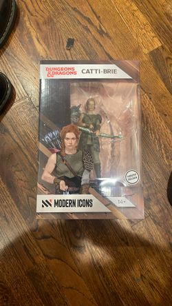 Dungeons and Dragons Modern Icons Catti-Brie 8.65 Inch Statue Figure