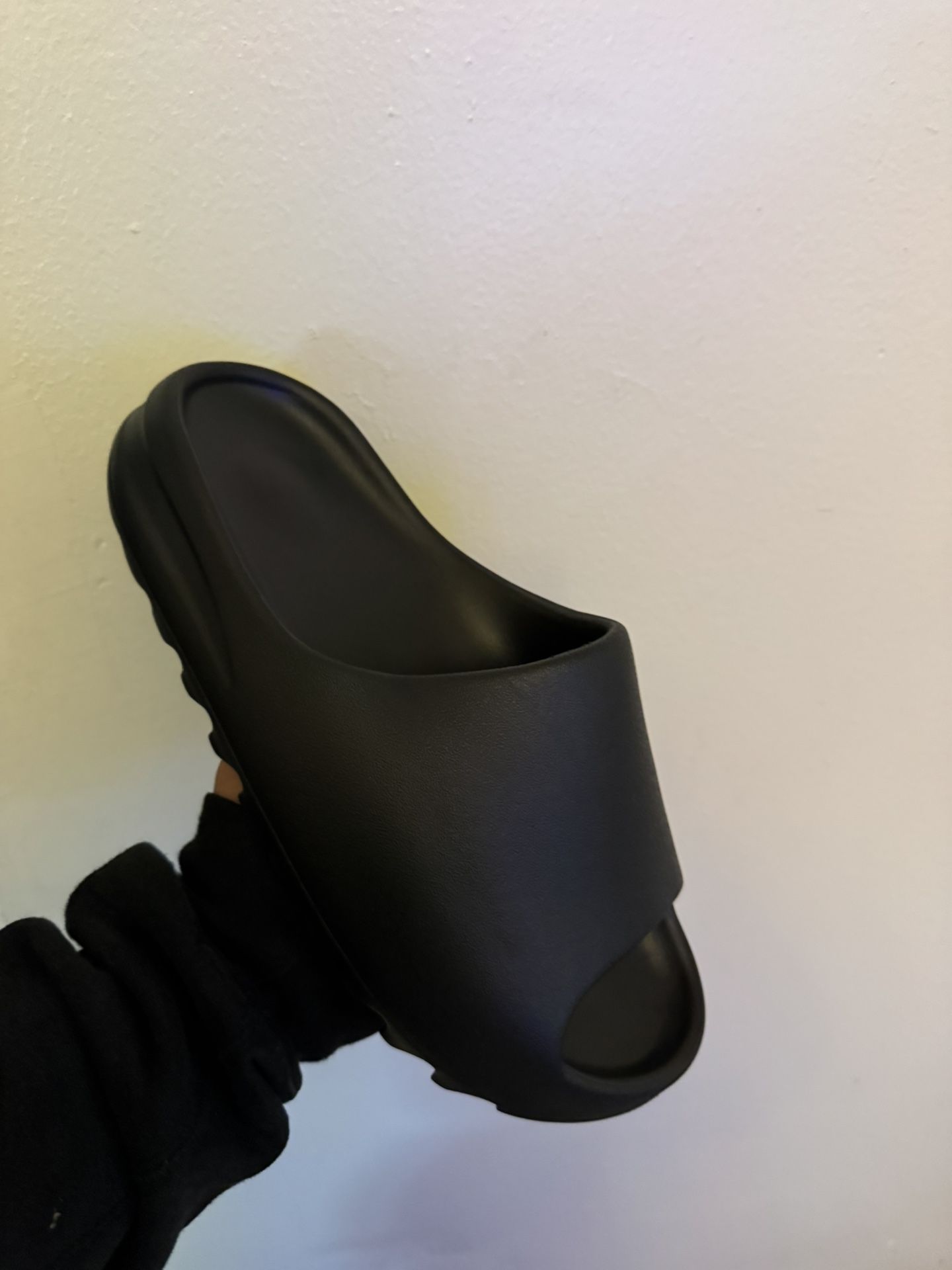 Kanye Yeezy Slide ( Non Adidas) Size 10