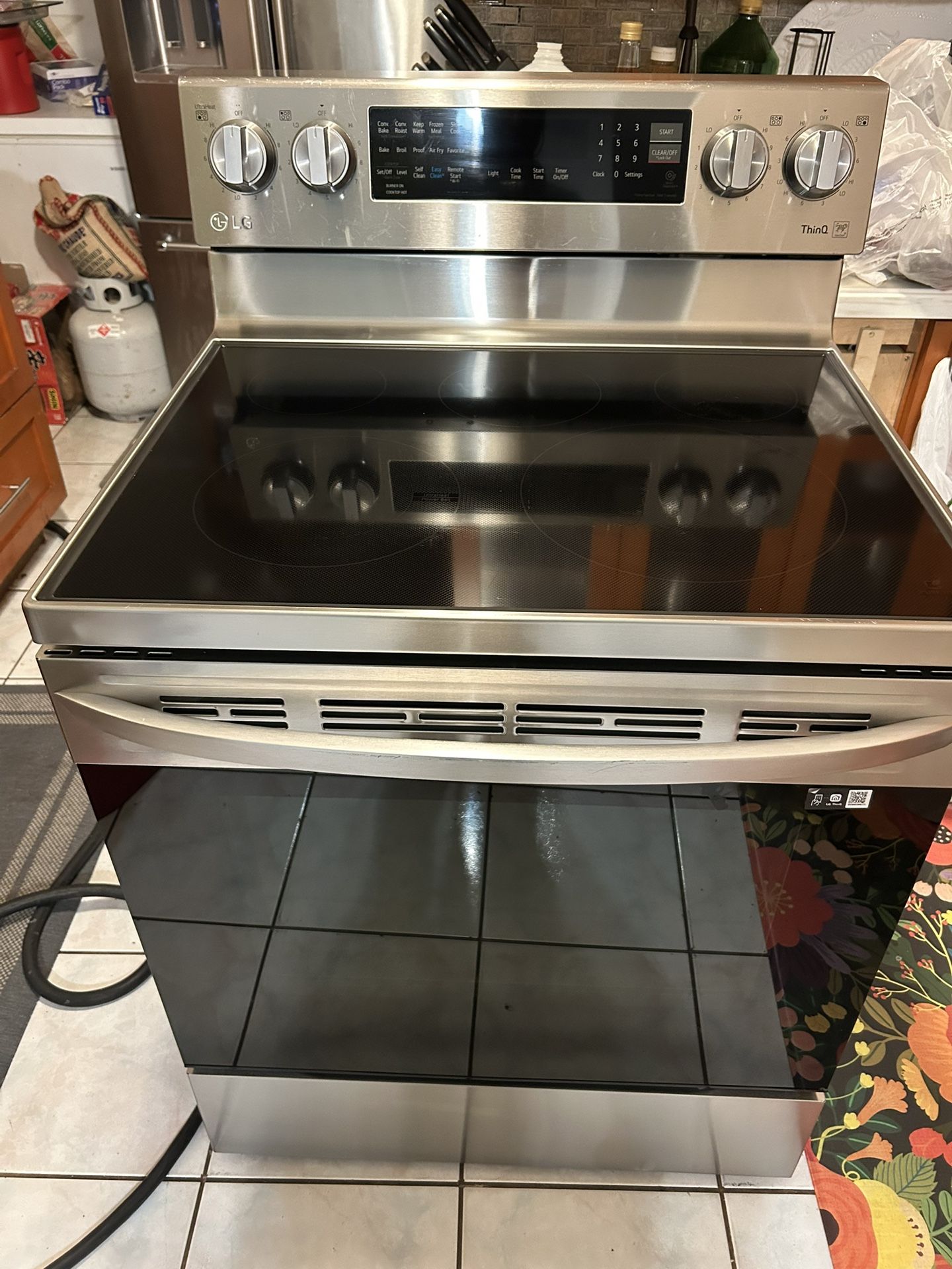 LG: Electric Stove Range