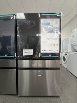 Refrigerator smart screen
