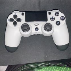 Black And White DualShock Controller 