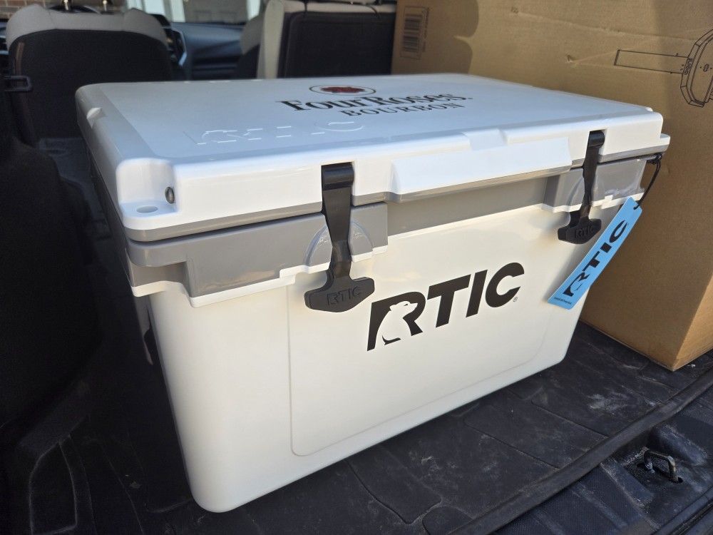 Rtic 32 Quart Ultra-Light Cooler