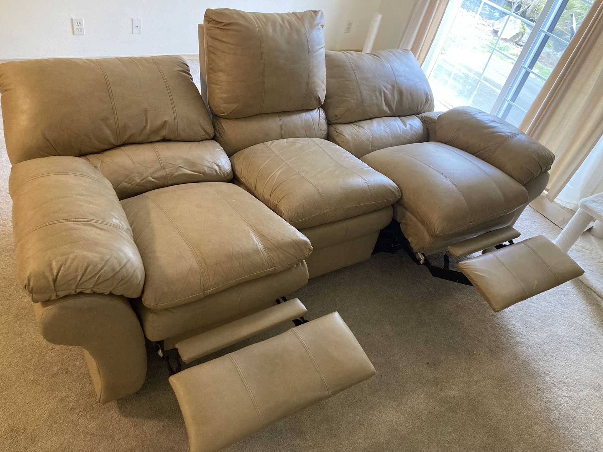 Reclining leather couch for Sale in Salem, OR OfferUp