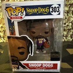 Funko Pop “ Snoop Dogg  Laker Jersey” #303
