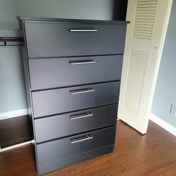 NEW TALL CHEST👍