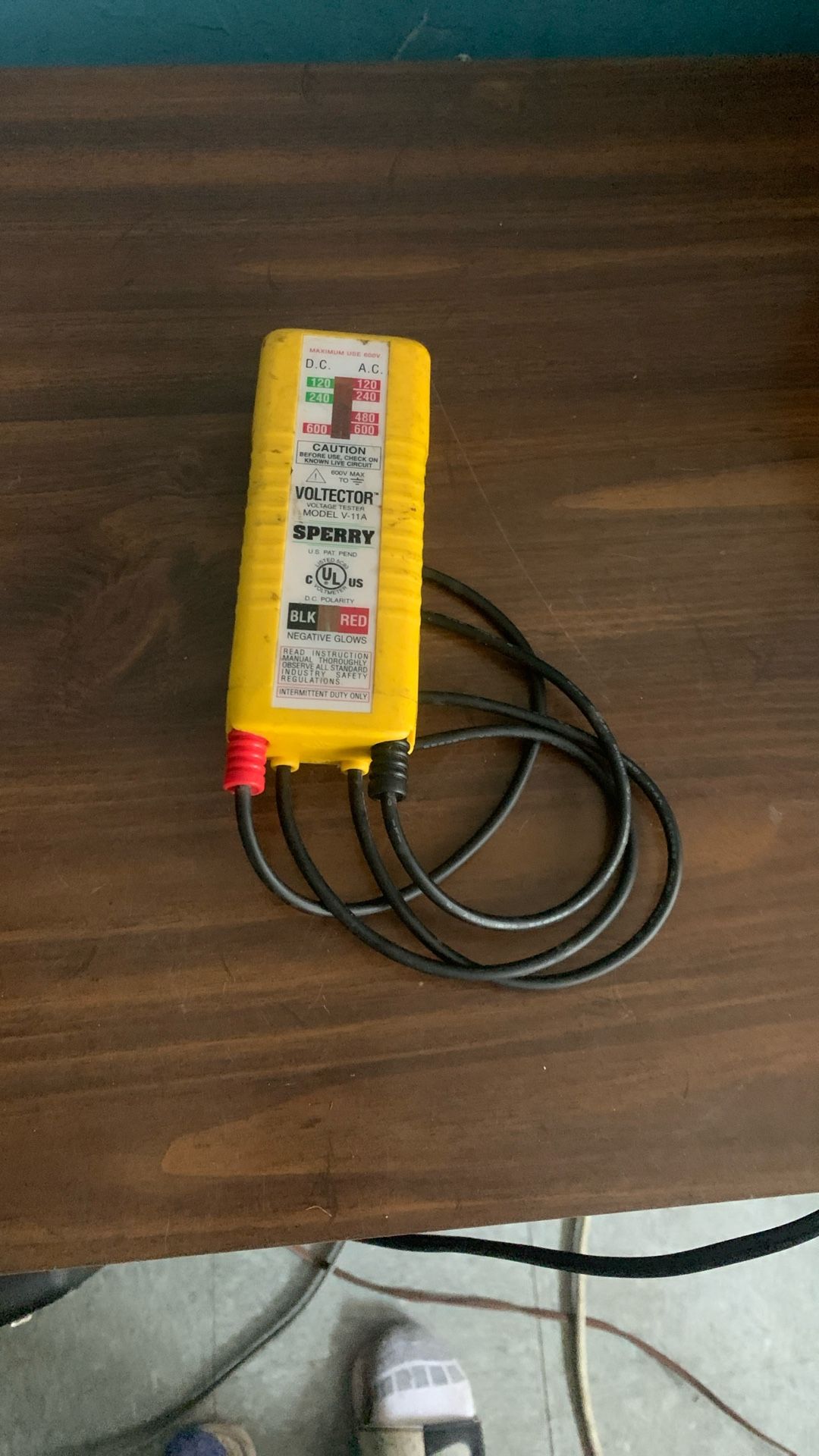 Sperry Voltector Voltage Tester Model V-11A