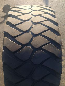 35x12.50R17 Maxxis Razr AT Tires (4)