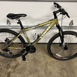 Trek 3900 Mountain Bike