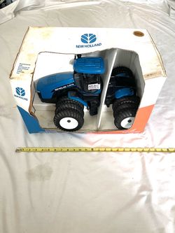 Rare find 1/16 Diecast New Holland TJ375 toy farm tractor four-wheel-drive. Retails $595.