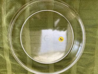 Pyrex 9” Glass Pie Plate. Excellent Condition. $5.00
