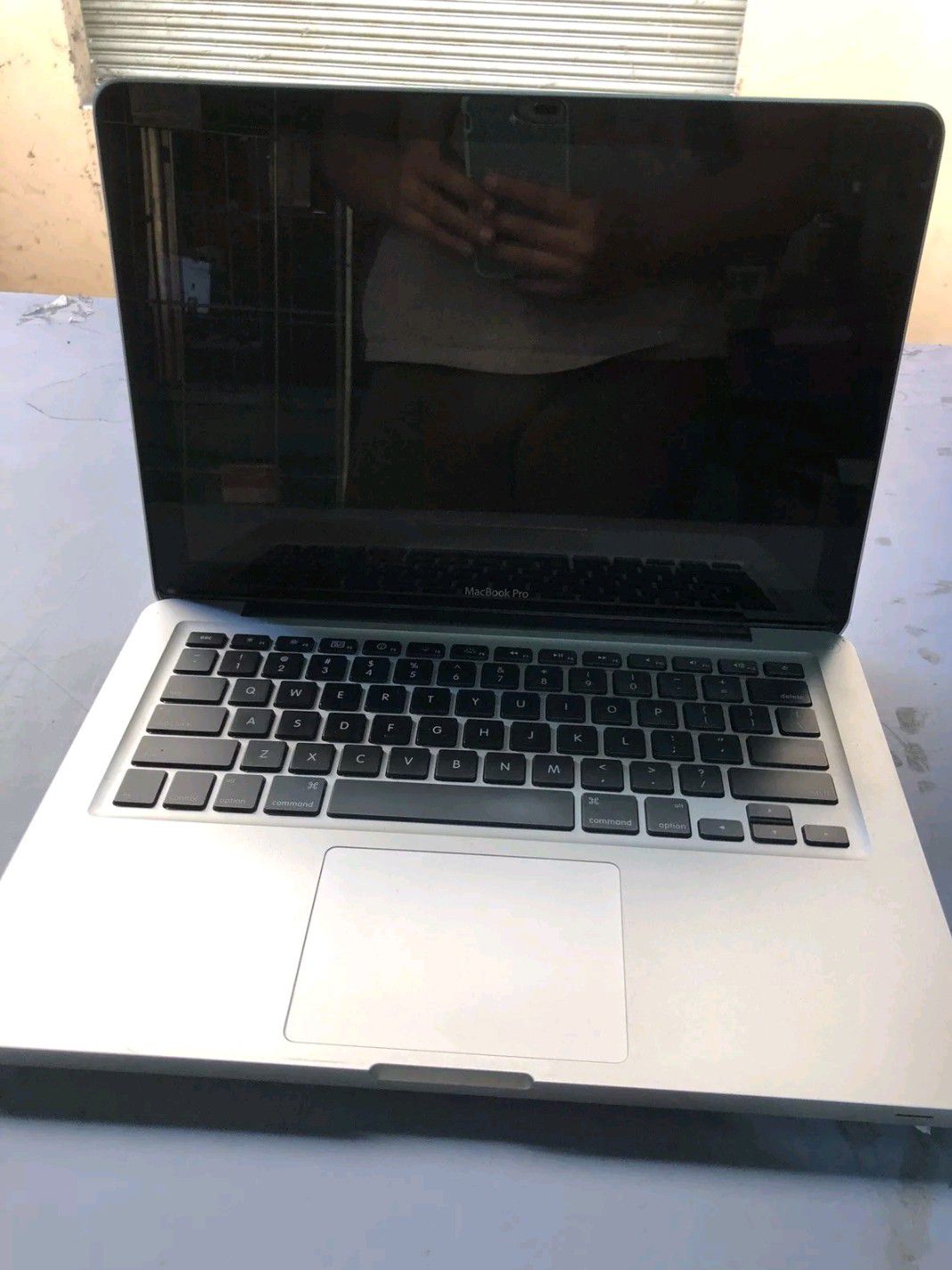 Macbook pro 2010 13inch need the motherboard not have the memorys and no hard drive all the rest is in the computer ask for