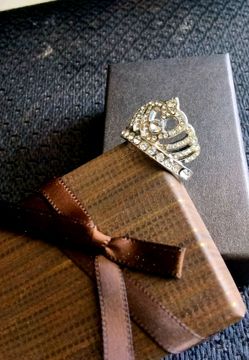 $10 deal for silver-colored crown-shaped ring