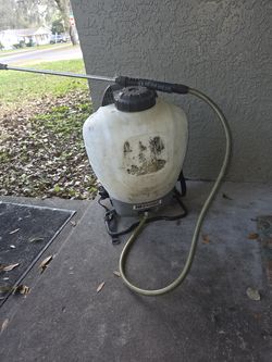 Sprayer backpack
