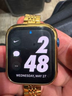 Apple watch 6 series has screen protector can put service on it has wifi