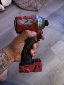 Milwaukee impact with 2 batteries