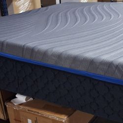 Queen Size Mattress Memory Foam 12" With Siper 