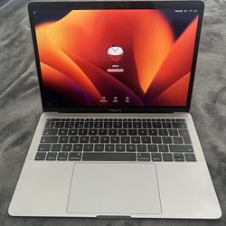 2017 Macbook Pro 13 Inch 2.3 i5 8GB 256GB European Keyboard 