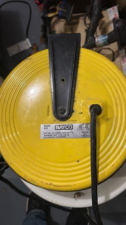 Bayco model 825 retractable extension cord