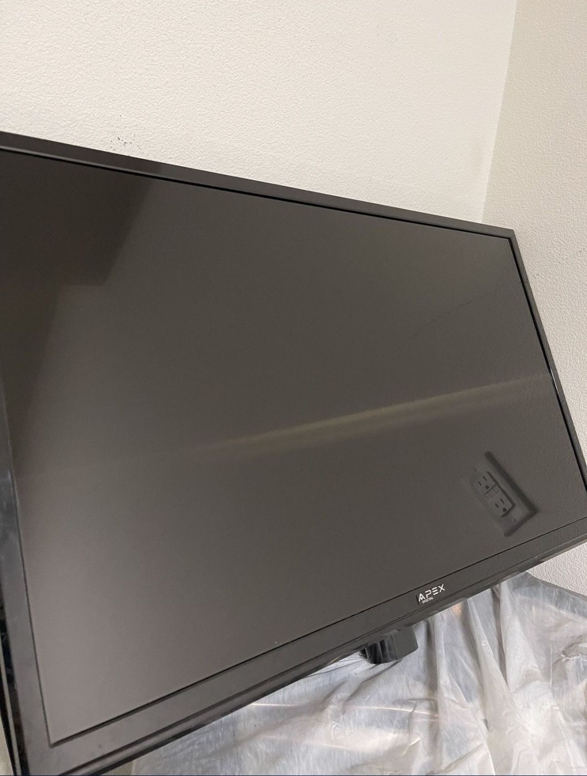 Apex 32” LCD TV