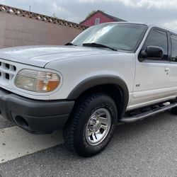 2000 Ford Explorer