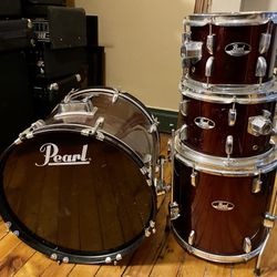 Pearl Roadshow Drum Set 4 PC. Red.