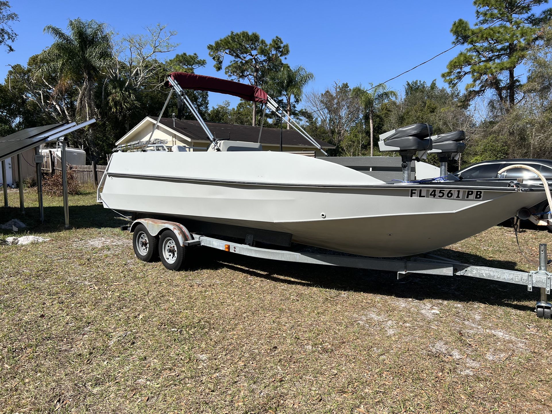 21 Foot tracker fishing and party boat