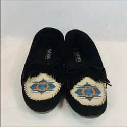 Brand New Size 7 Women’s Black Embroidered Flats