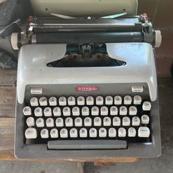 Typewriter Royal