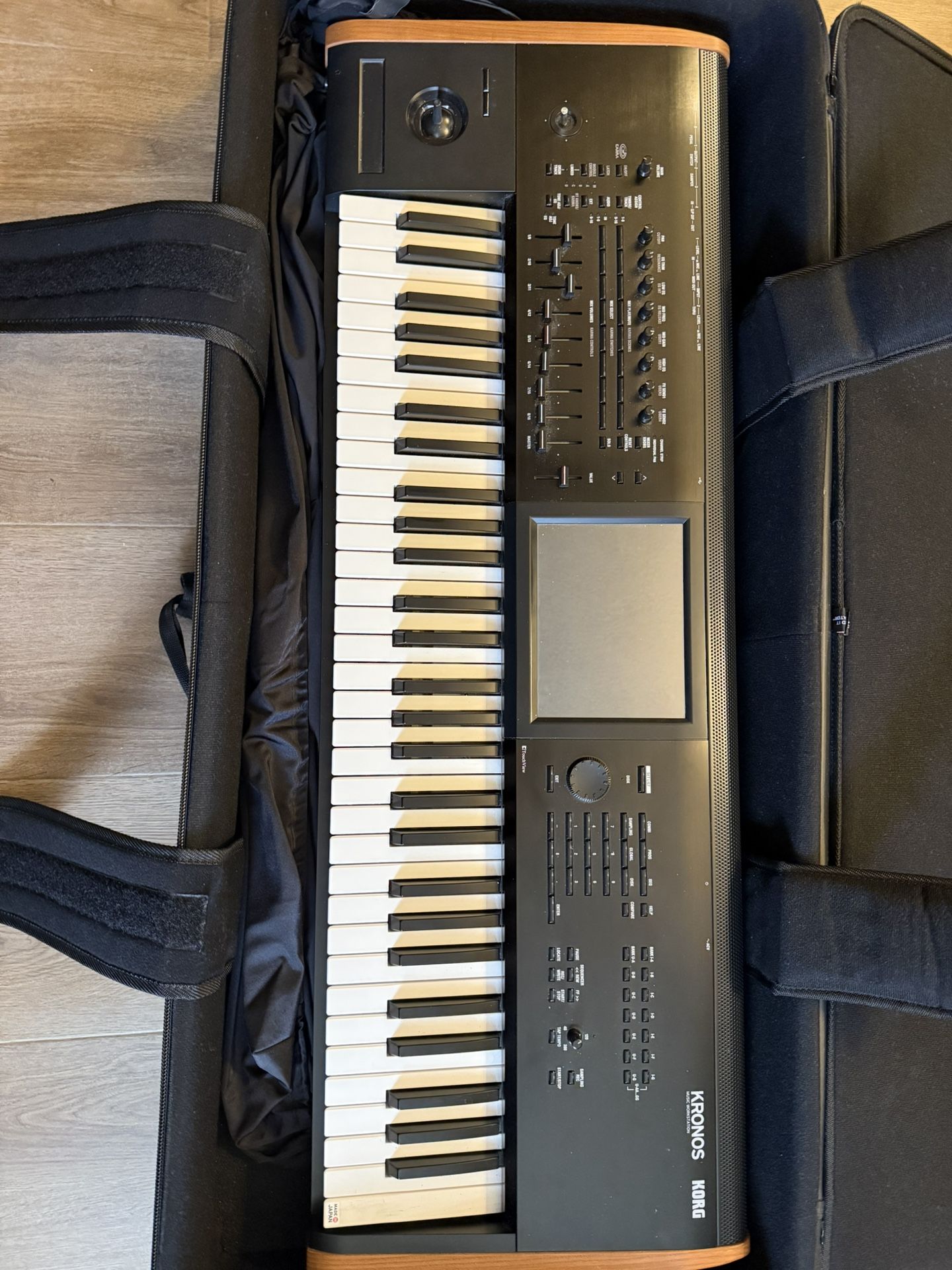 Kronos Keyboard Button KORG KRONOS Music Workstation Professional Keyboard With Amp And ...