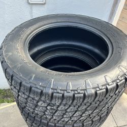 4x Nitto Terra Grappler AT LT305/55R20