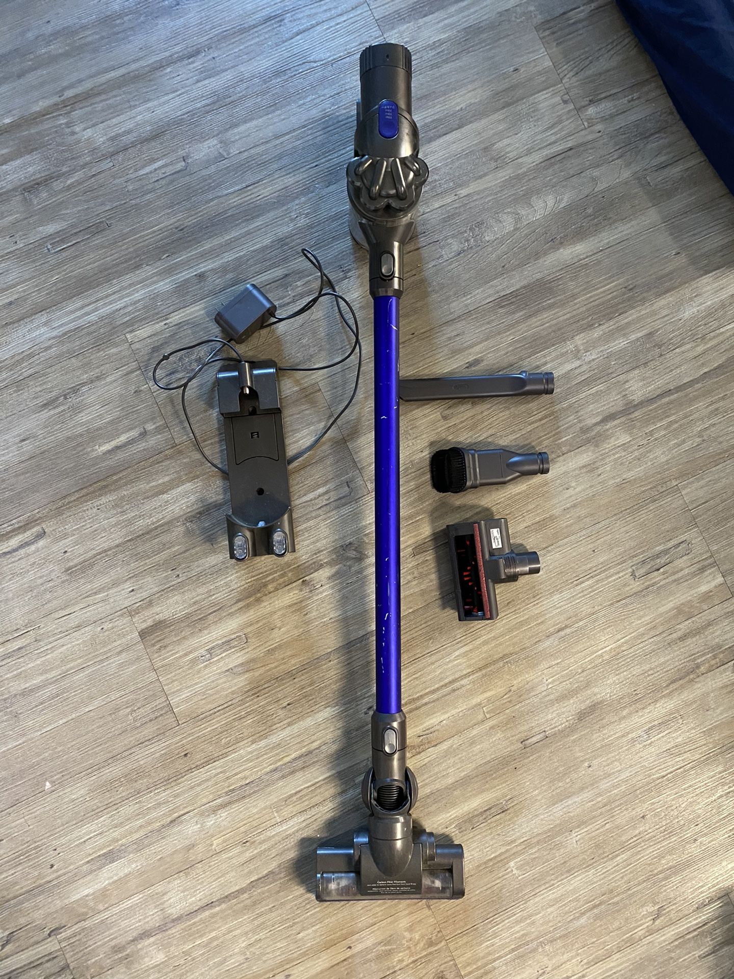 Dyson V6