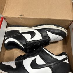 Nike Panda Dunks 