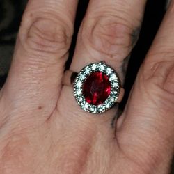 VINTAGE CZ RUBY RED GEMSTONE STONE RING