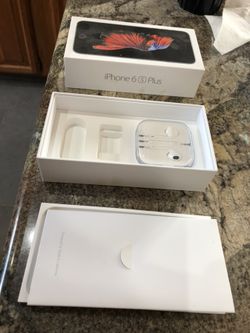3 Iphone 6s and 6s plus boxes w new headphones